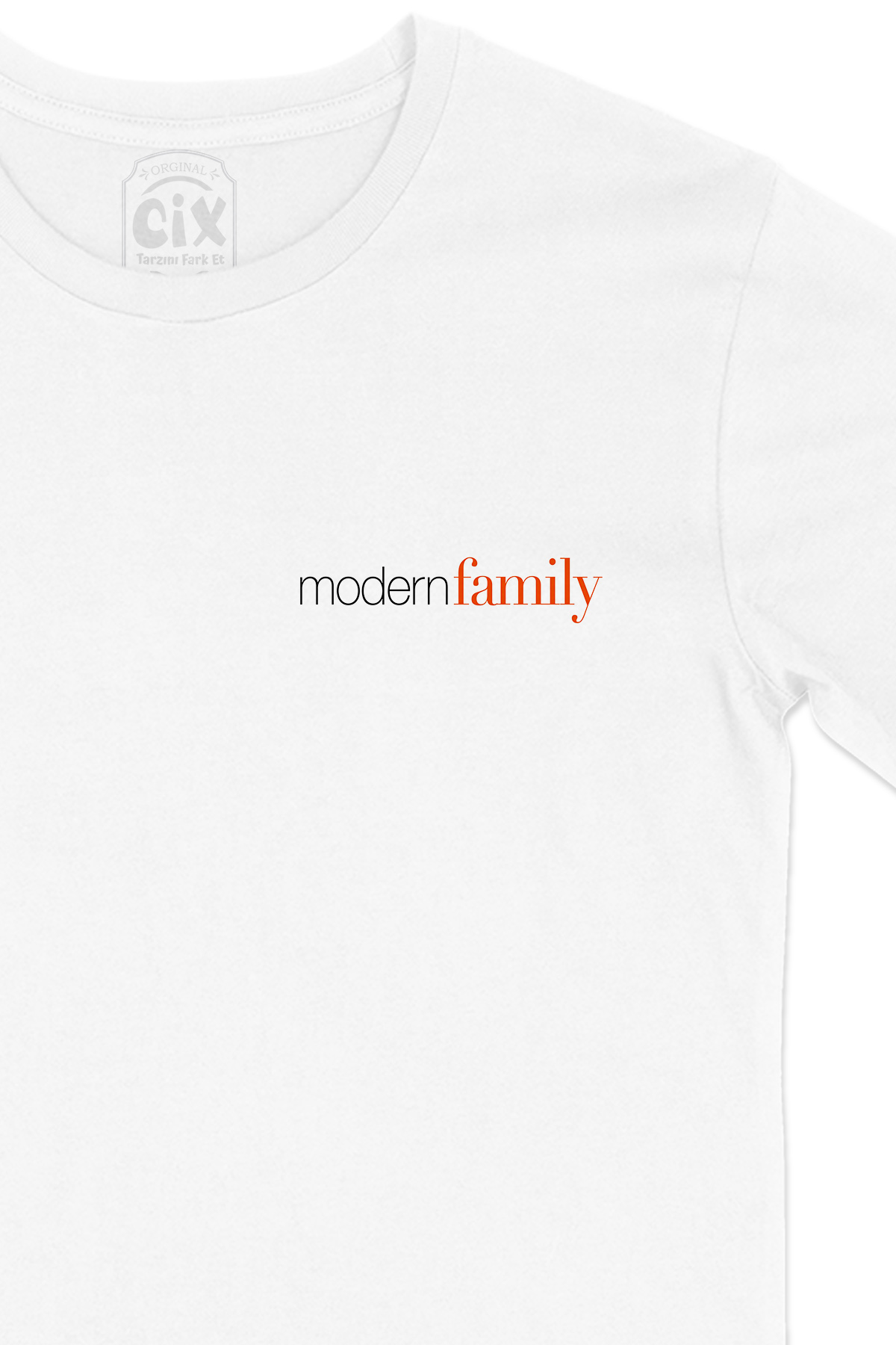 Modern Family Cep Logo Tasarımlı Beyaz Tişört