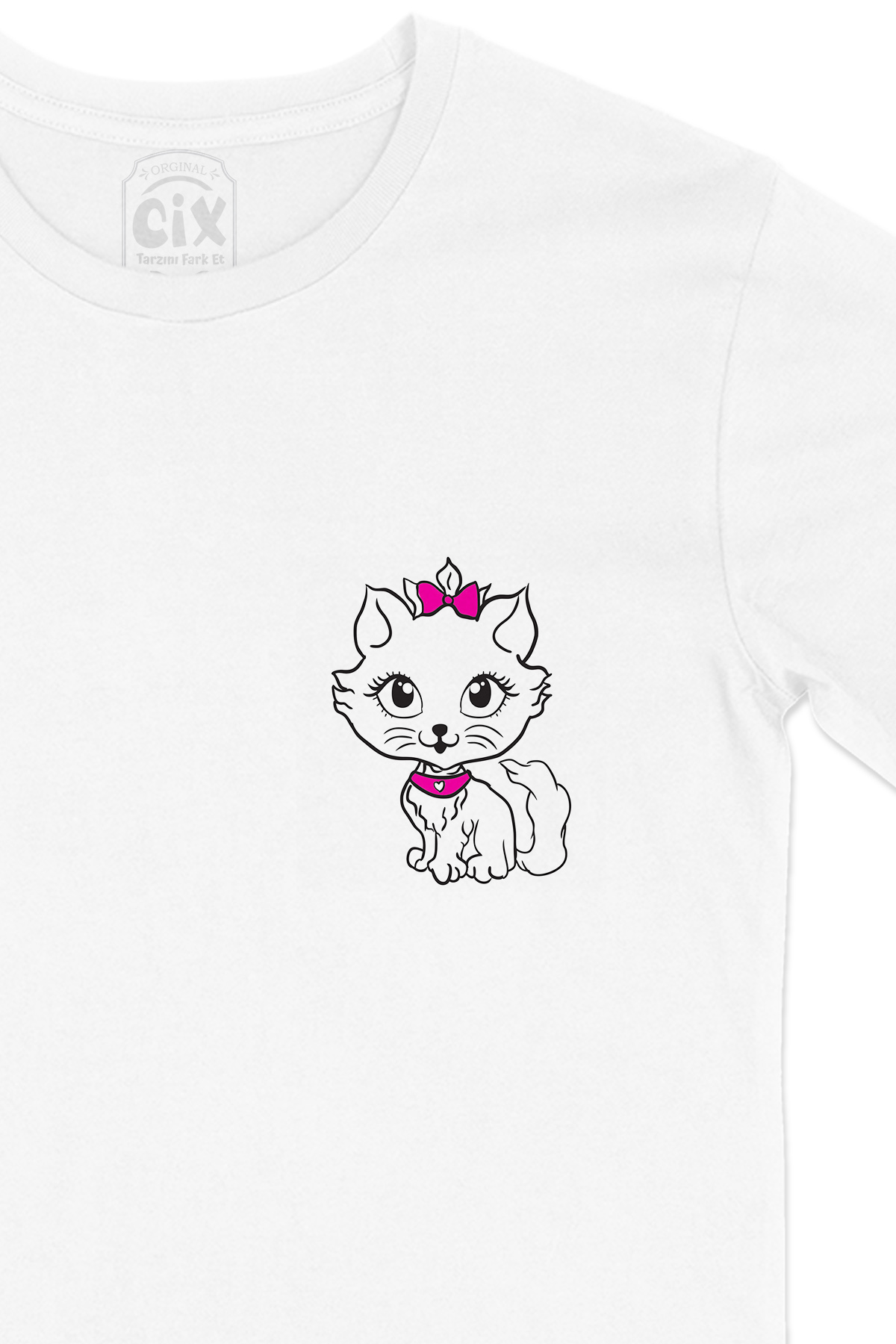 Pembe Tokalı Kedi Cep Logo Tasarımlı Beyaz Tişört