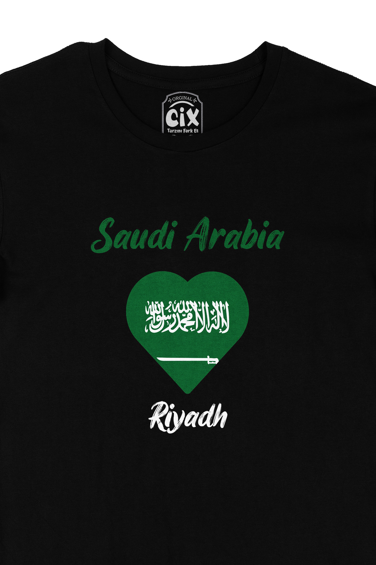 Riyad Suudi Arabistan Bayraklı Kalpli Siyah Tişört