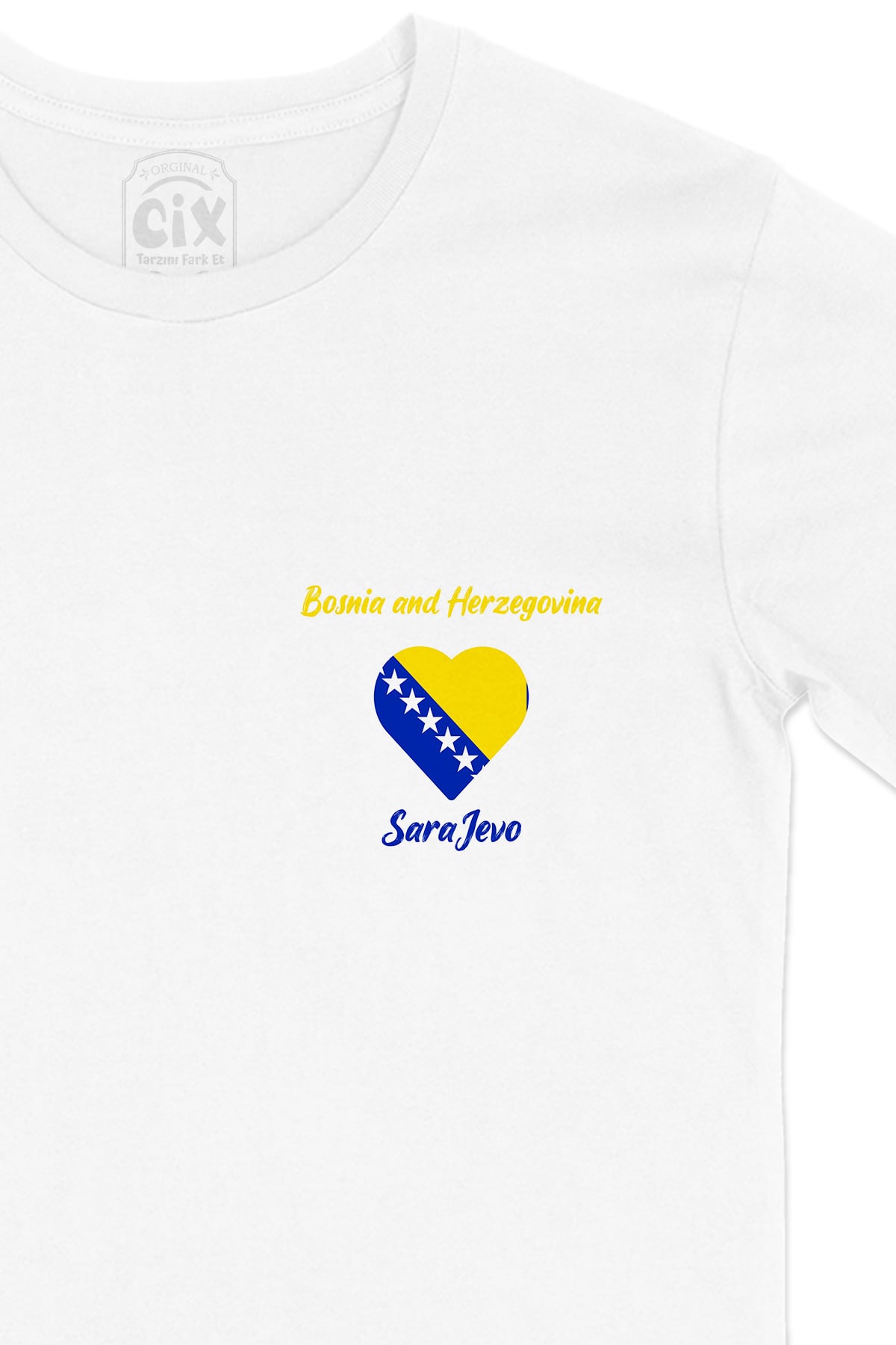 Saraybosna Bosna Hersek Bayraklı Kalpli Cep Logo Tasarımlı Beyaz Tişört