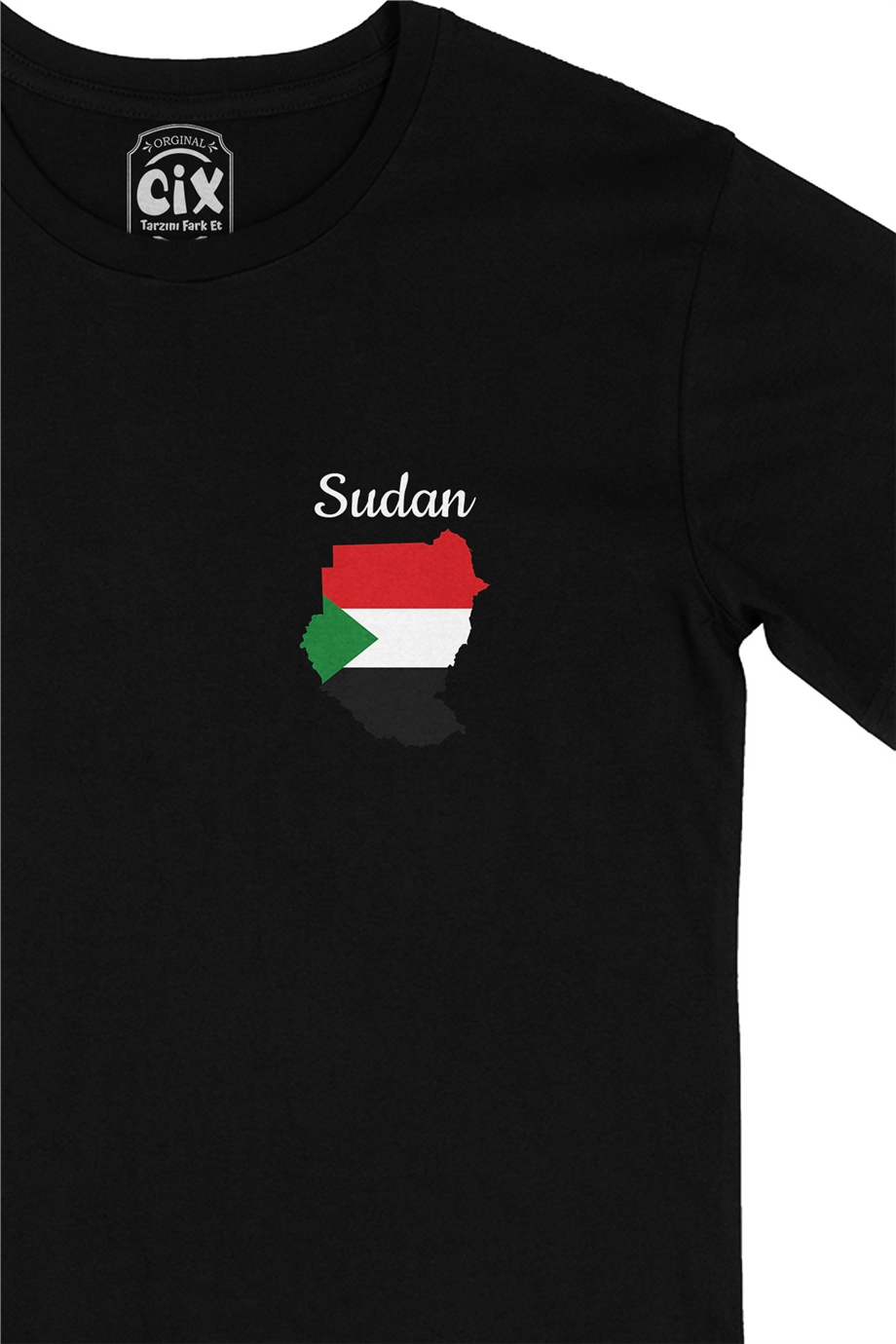 Sudan Haritalı ve Bayraklı Cep Logo Tasarımlı Siyah Tişört