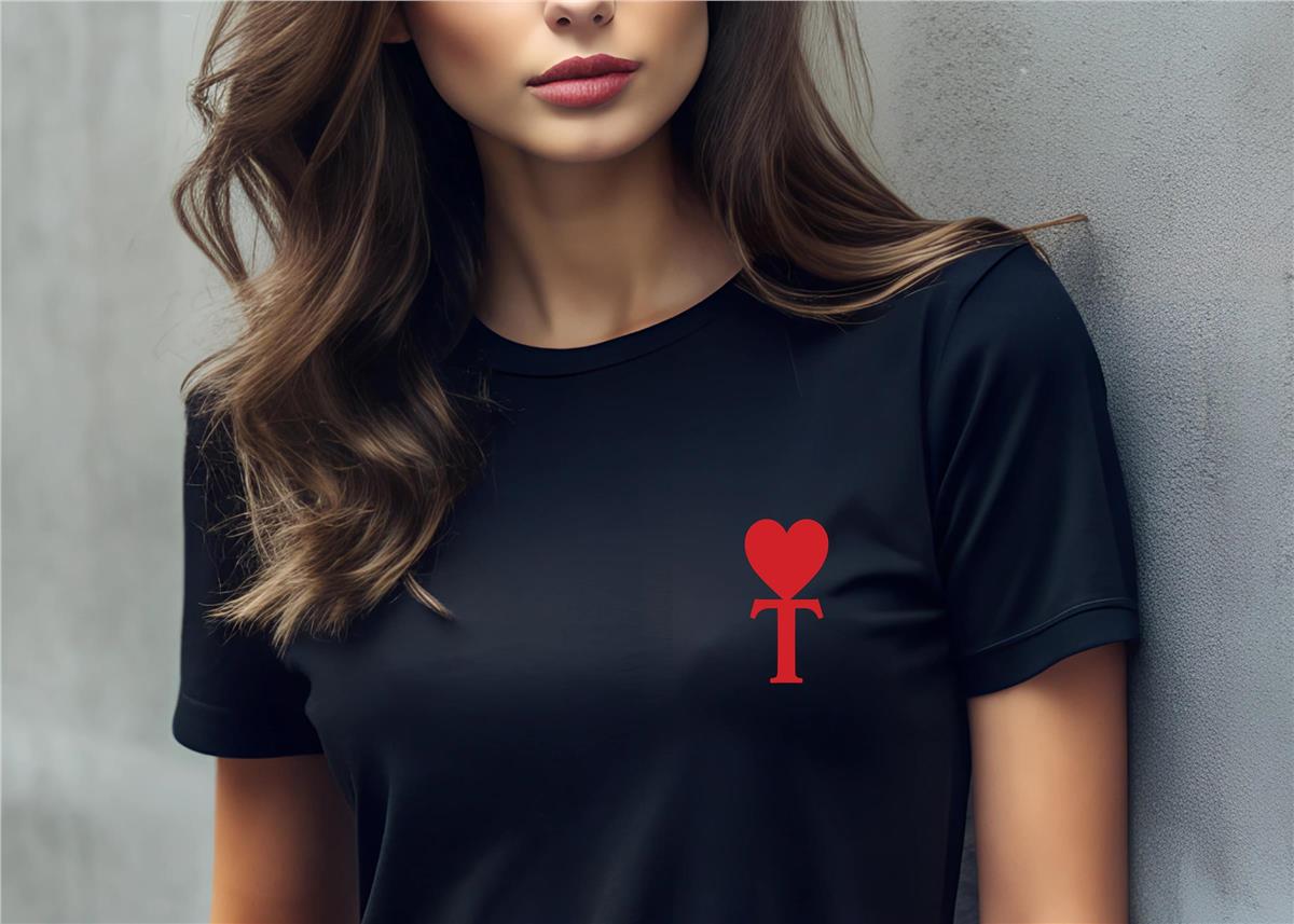 T Harf Baskılı Kalpli Boyfriend Siyah Tişört