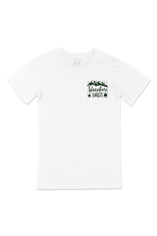 Adventure Awaits Yeşil Cep Logo Tasarımlı Beyaz Tişört