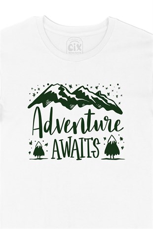 Adventure Awaits Yeşil Tişört