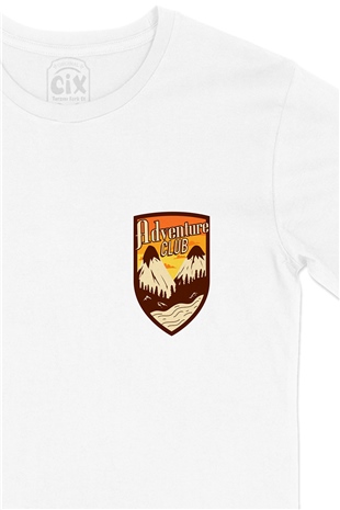 Adventure Club Cep Logo Tasarımlı Beyaz Tişört
