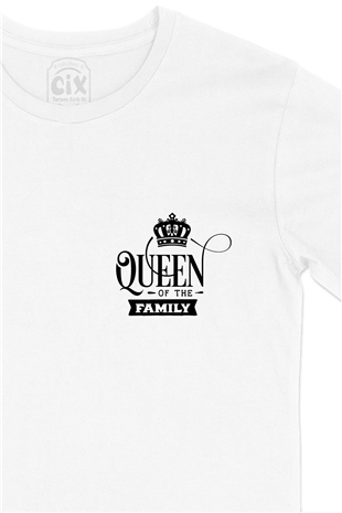 Aile Kombin Queen Cep Logo Tasarımlı Beyaz Tişört
