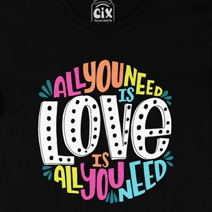 All You Need Love Siyah Tişört