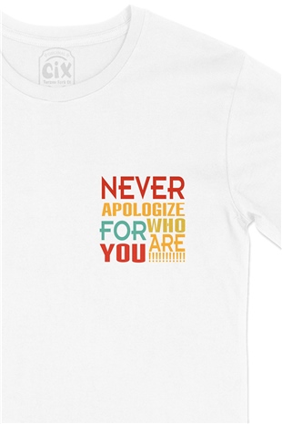 Asla Özür Dileme Cep Logo Tasarımlı Beyaz Tişört