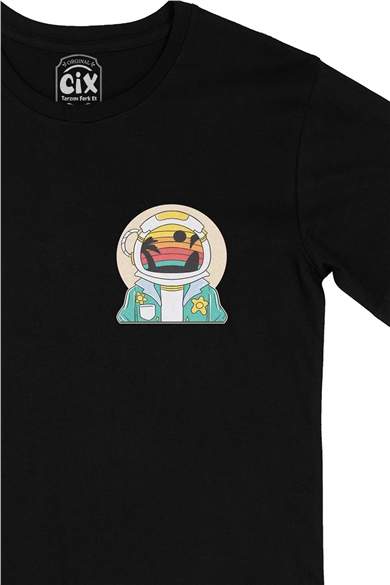 Astronot Uzayda Cep Logo Tasarımlı Siyah Tişört