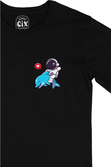 Astronot ve Balina  Cep Logo Tasarımlı Siyah Tişört