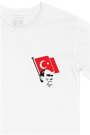 Atatürk ve Türk Bayraklı Cep Logo Tasarımlı Beyaz Tişört