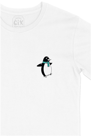 Atkılı Penguen Cep Logo Tasarımlı Beyaz Tişört