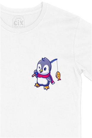 Balıkçı Penguen Cep Logo Tasarımlı Beyaz Tişört