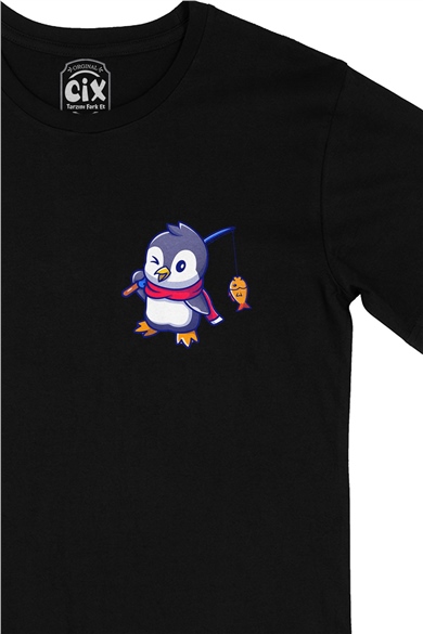 Balıkçı Penguen Cep Logo Tasarımlı Siyah Tişört