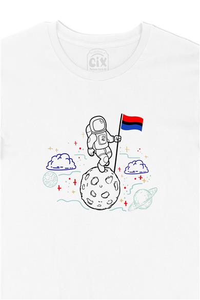 Bayraklı Astronot Çizimli Beyaz Tişört