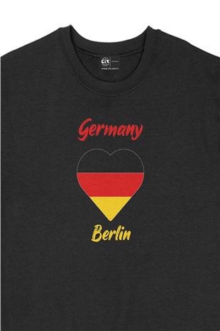 Berlin Almanya Bayraklı Kalpli Siyah Sweatshirt