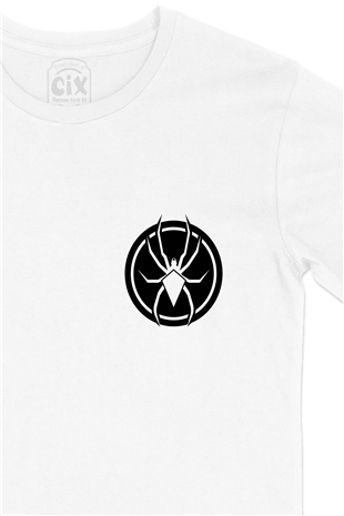 Black Widow Örümcekli Cep Logo Tasarımlı Beyaz Tişört