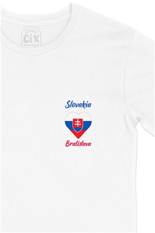 Bratislava Slovakya Bayraklı Kalpli Cep Logo Tasarımlı Beyaz Tişört