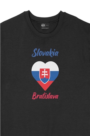 Bratislava Slovakya Bayraklı Kalpli Siyah Sweatshirt