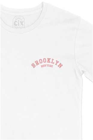 Brooklyn New York Cep Logo Tasarımlı Beyaz Tişört