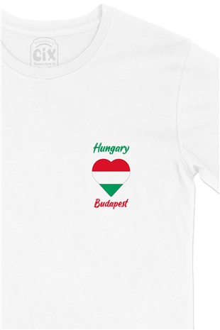 Budapeşte Macaristan Bayraklı Kalpli Cep Logo Tasarımlı Beyaz Tişört