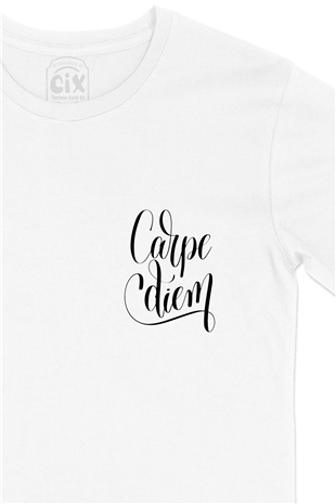 Carpe Diem Cep Logo Tasarımlı Beyaz Tişört
