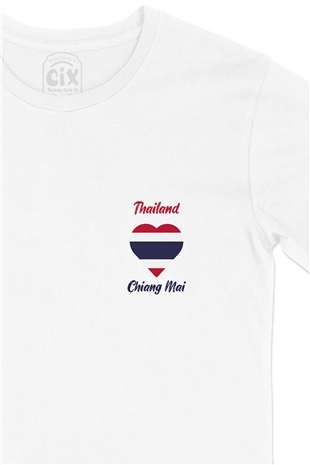 Chiang Mai Tayland Bayraklı Kalpli Cep Logo Tasarımlı Beyaz Tişört