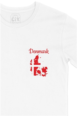 Danimarka Haritalı ve Bayraklı Cep Logo Tasarımlı Beyaz Tişört