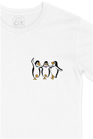 Dans Eden Penguenler Cep Logo Tasarımlı Beyaz Tişört