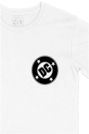 DC Comics Logolu Cep Logo Tasarımlı Beyaz Tişört