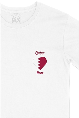Doha Katar Bayraklı Kalpli Cep Logo Tasarımlı Beyaz Tişört