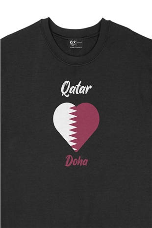 Doha Katar Bayraklı Kalpli Siyah Sweatshirt