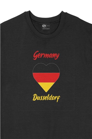 Dusseldorf Almanya  Bayraklı Kalpli Siyah Sweatshirt