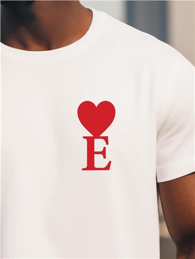 E Harf Baskılı Kalpli Beyaz Tişört