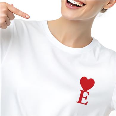 E Harf Baskılı Kalpli Boyfriend Beyaz Tişört