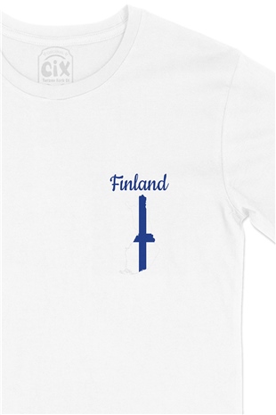 Finlandiya Haritalı ve Bayraklı Cep Logo Tasarımlı Beyaz Tişört