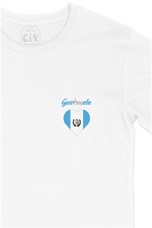 Guatemala Bayraklı Kalpli Cep Logo Tasarımlı Beyaz Tişört