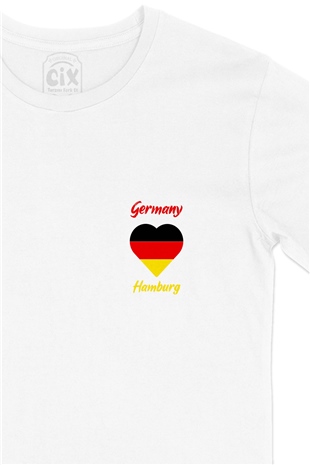 Hamburg Almanya  Bayraklı Kalpli Cep Logo Tasarımlı Beyaz Tişört