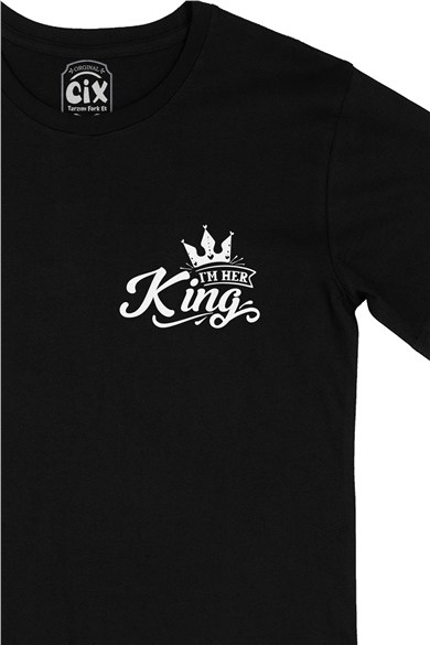 I Am Her King Cep Logo Tasarımlı Siyah Tişört