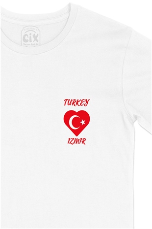 İzmir Türkiye Bayraklı Kalpli Cep Logo Tasarımlı Beyaz Tişört