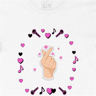 K Pop Parmak Kalp Tişört
