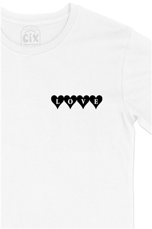 Kalpli Love Cep Logo Tasarımlı Beyaz Tişört