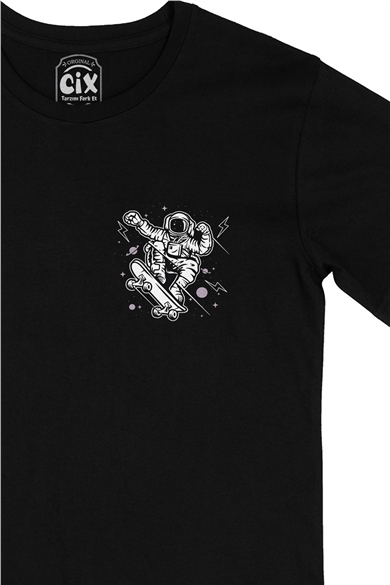 Kaykaylı Astronot Cep Logo Tasarımlı Siyah Tişört