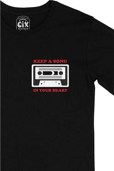Keep A Song In Your Heart Cep Logo Tasarımlı Siyah Tişört