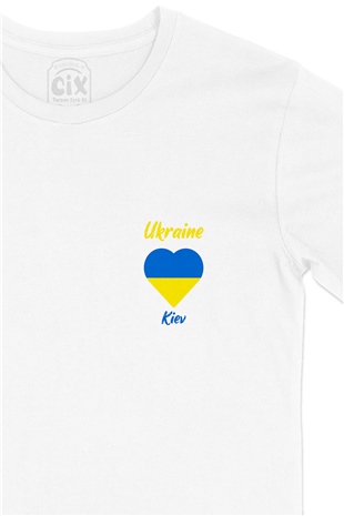 Kiev Ukrayna Bayraklı Kalpli Cep Logo Tasarımlı Beyaz Tişört