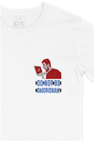 Kırmızı Do Not Be Emotional Cep Logo Tasarımlı Beyaz Tişört