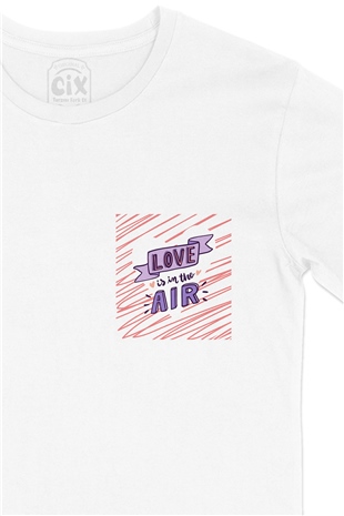 Love Is In The Air Cep Logo Tasarımlı Beyaz Tişört