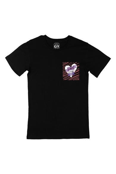 Love Is In The Air Cep Logo Tasarımlı Siyah Tişört