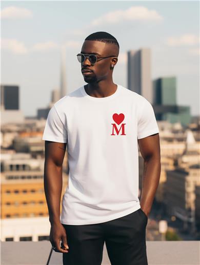 M Harf Baskılı Kalpli Beyaz Tişört