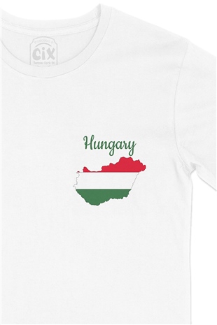 Maceristan Haritalı ve Bayraklı Cep Logo Tasarımlı Beyaz Tişört